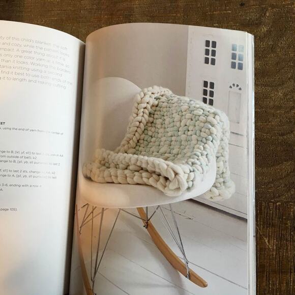 Super Chunky Knits 35 Knitting Pattern Book Knit Mitten Scarf Afghan Sock Purse - Picture 7 of 10